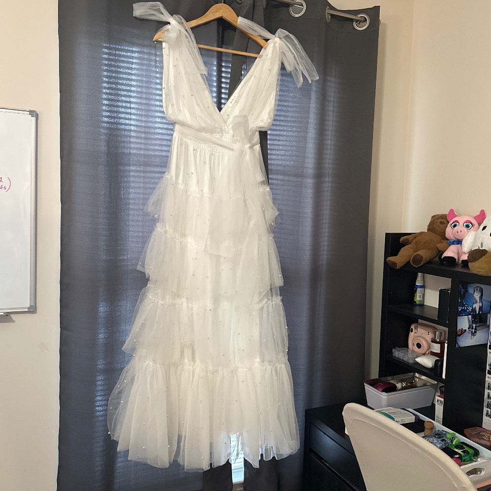 SELLING MY BRIDAL SHOWER DRESS